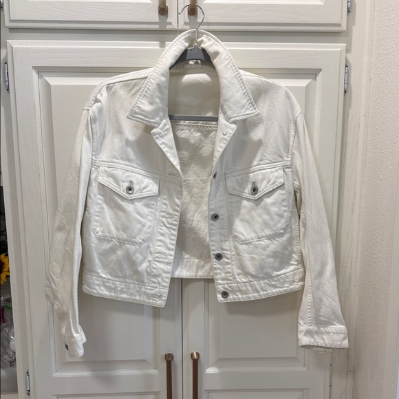 Uniqlo Jackets & Blazers - Uniqlo White Cropped Jean Jacket